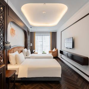 Deluxe Double or Twin Room City View